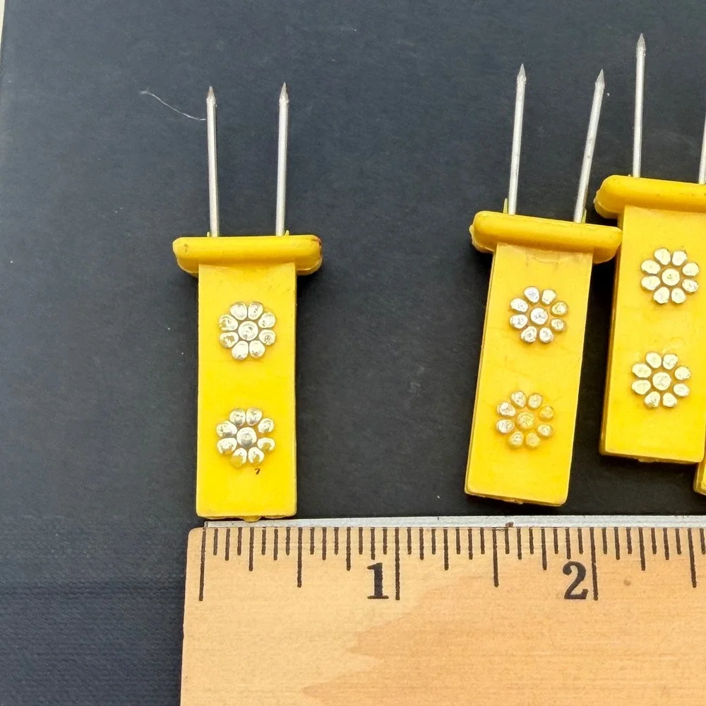 Vintage Travco Yellow Daisy Corn on the Cob Holders Set of 8 Hong Kong Retro